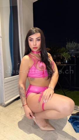 Schlanke grosse Transsexuelle aus Brasilien