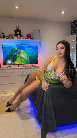 Schlanke grosse Transsexuelle aus Brasilien