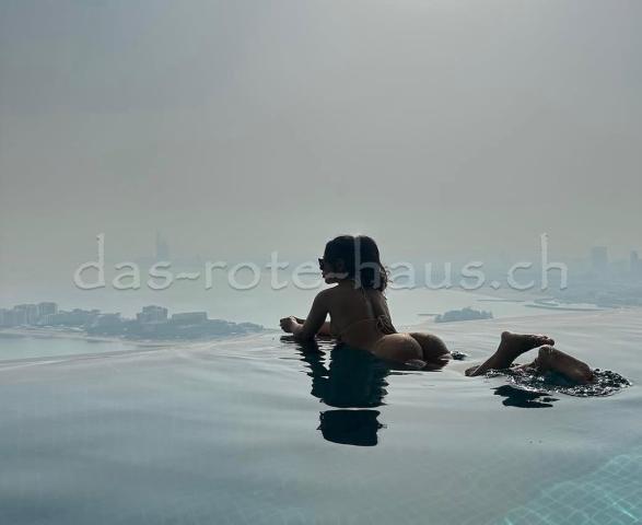 Latina sexy erotische Zunge blasen französisch