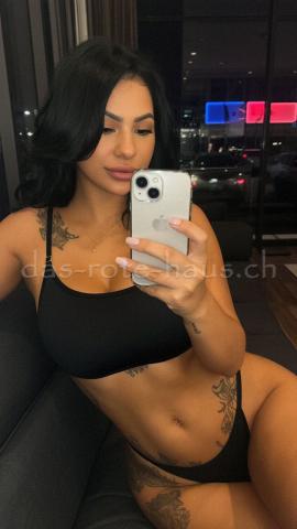 Latina sexy erotische Zunge blasen französisch