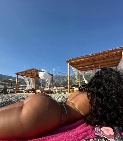 Latina sexy erotische Zunge blasen französisch