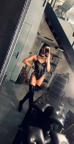 Berührbare Domina Lady mit Sex