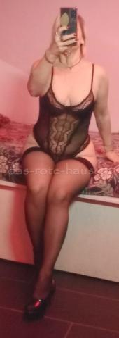 MILF schlank weiblich reif Massage lingam