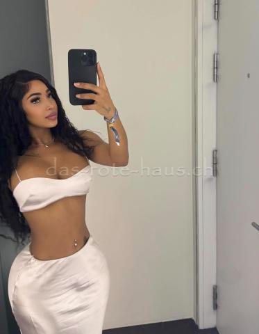 Latina kurven Arsch Hüften